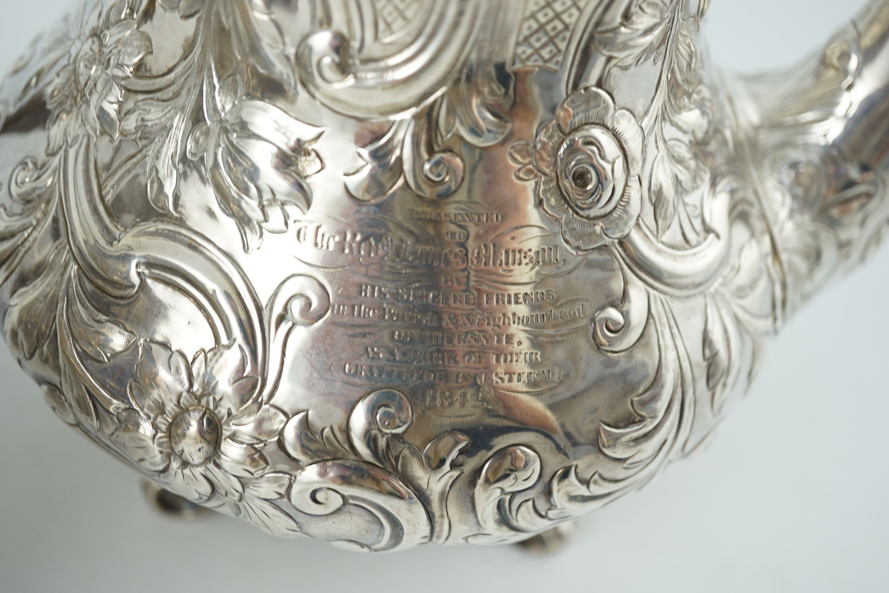 An early Victorian silver teapot and matching sugar bowl, by John Wellby